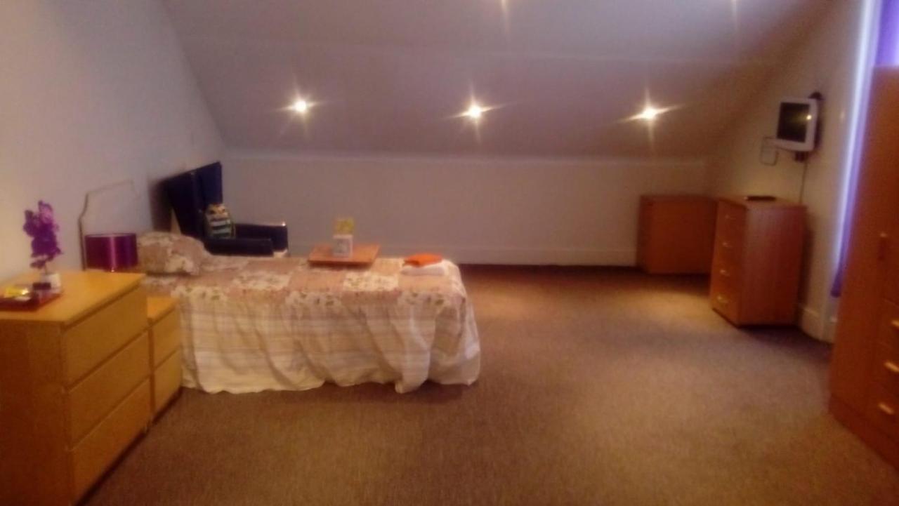 Carer 4 You Residential Home Upholland Eksteriør billede