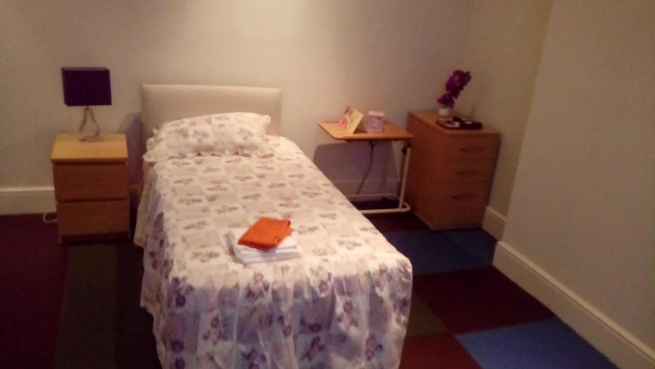 Carer 4 You Residential Home Upholland Eksteriør billede