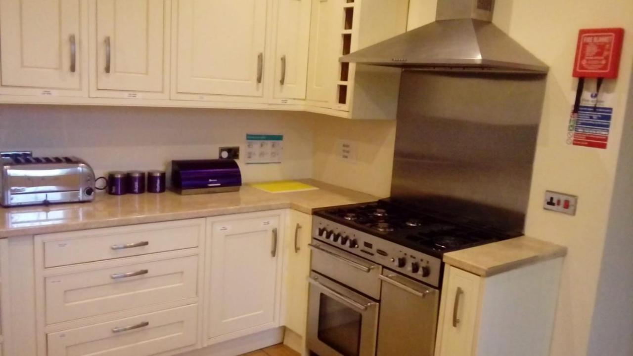 Carer 4 You Residential Home Upholland Eksteriør billede