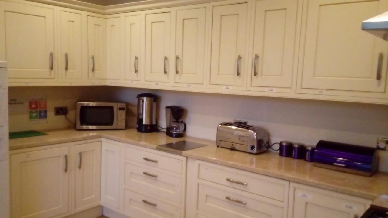 Carer 4 You Residential Home Upholland Eksteriør billede