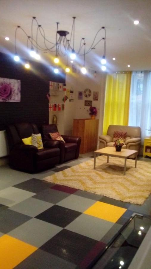 Carer 4 You Residential Home Upholland Eksteriør billede